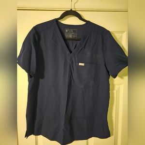 Figs 1 Pocket Scrub Top
